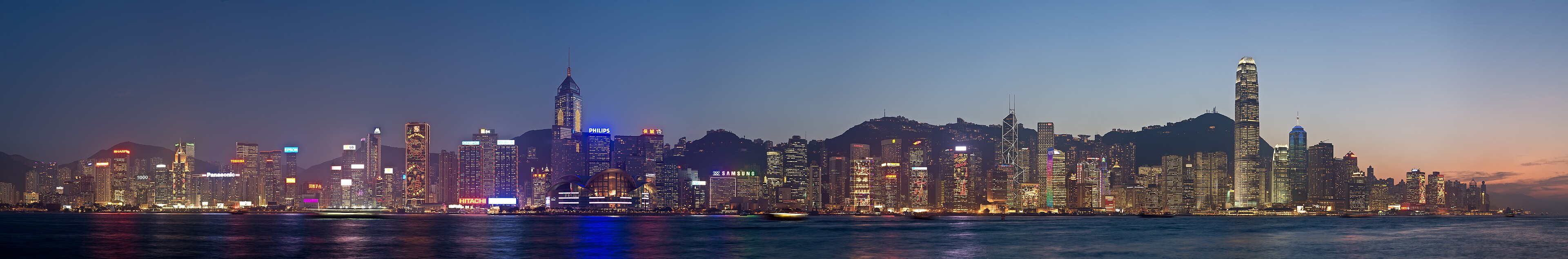 香港維多利亞港與中環天際線